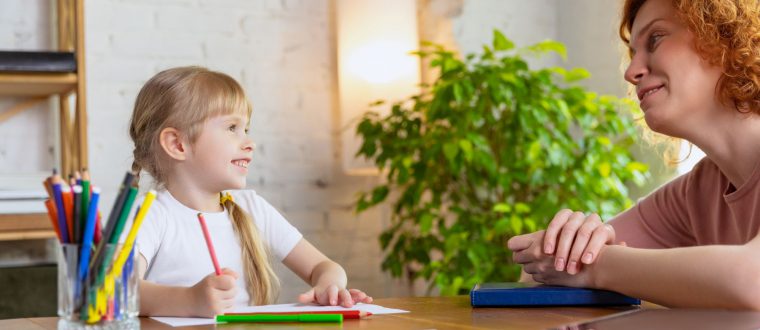 מקבלים כלים מקצועיים לתקשורת טובה יותר עם הילדים: מהי הדרכת הורים?